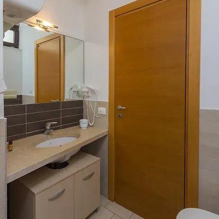 Aparthotel Kamena 4*